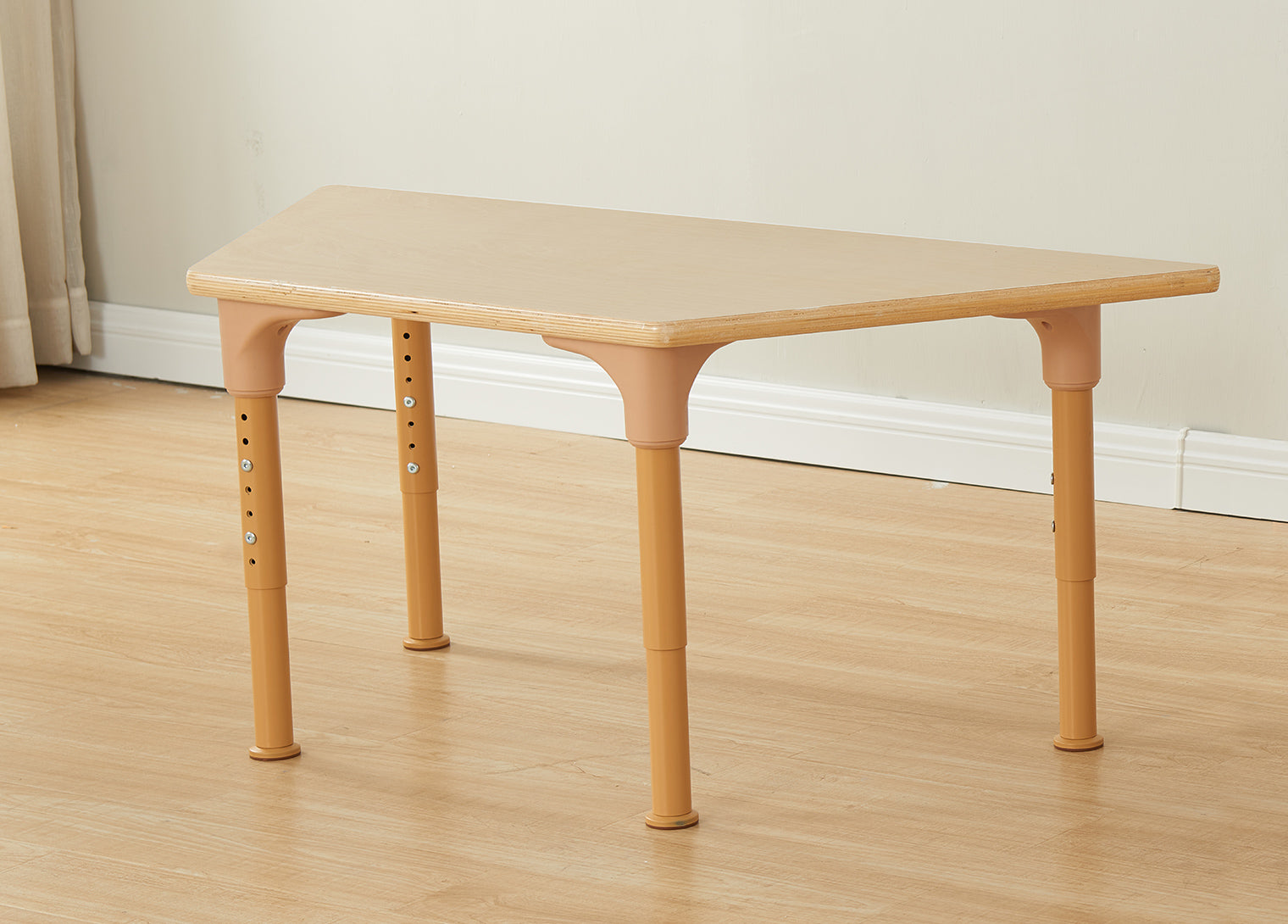 Mesa trapezoidal regulável Alrik tampo madeira natural 1200 x 600 mm - Sílaba