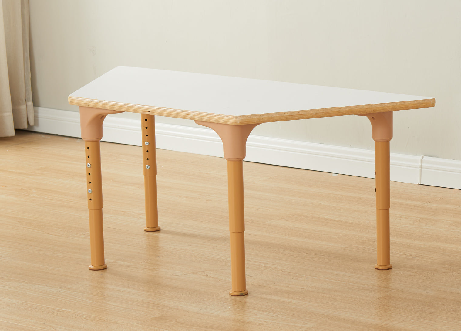 Mesa trapezoidal regulável Alrik tampo branco 1200 x 600 mm - Sílaba