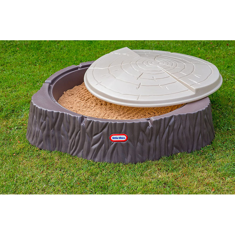 Mesa de agua y arena imitando madera.
