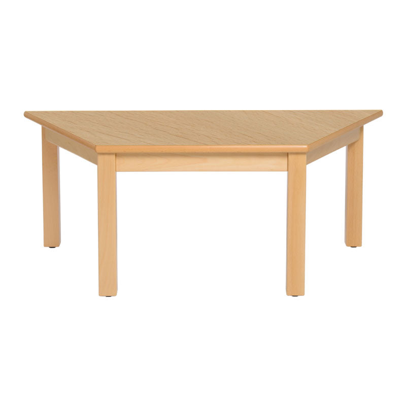 Mesa trapezoidal com estrutura de madeira e perna em madeira