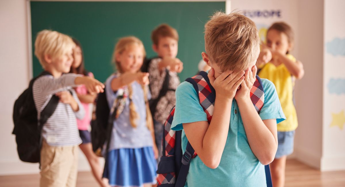 Crianças a fazer bullying