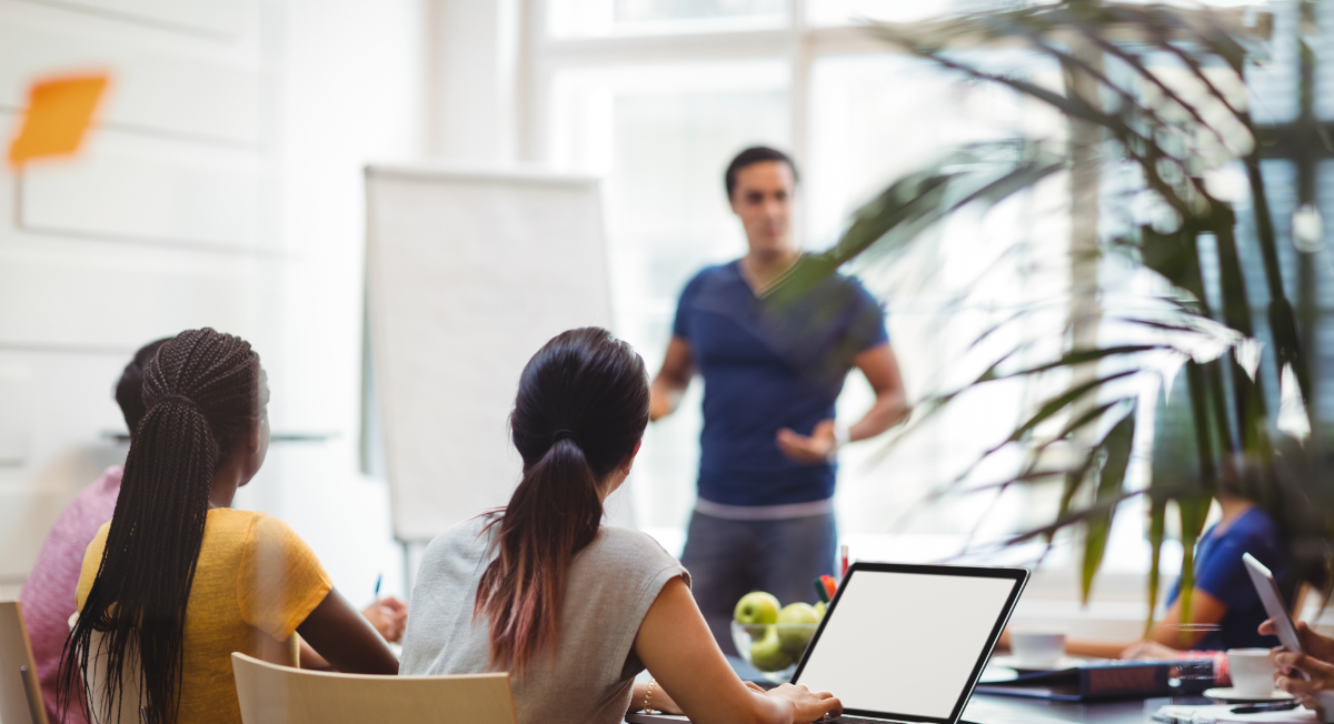 A relação entre a educação e o mercado de trabalho