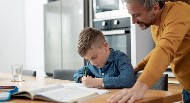 Estudo acompanhado pelo pai