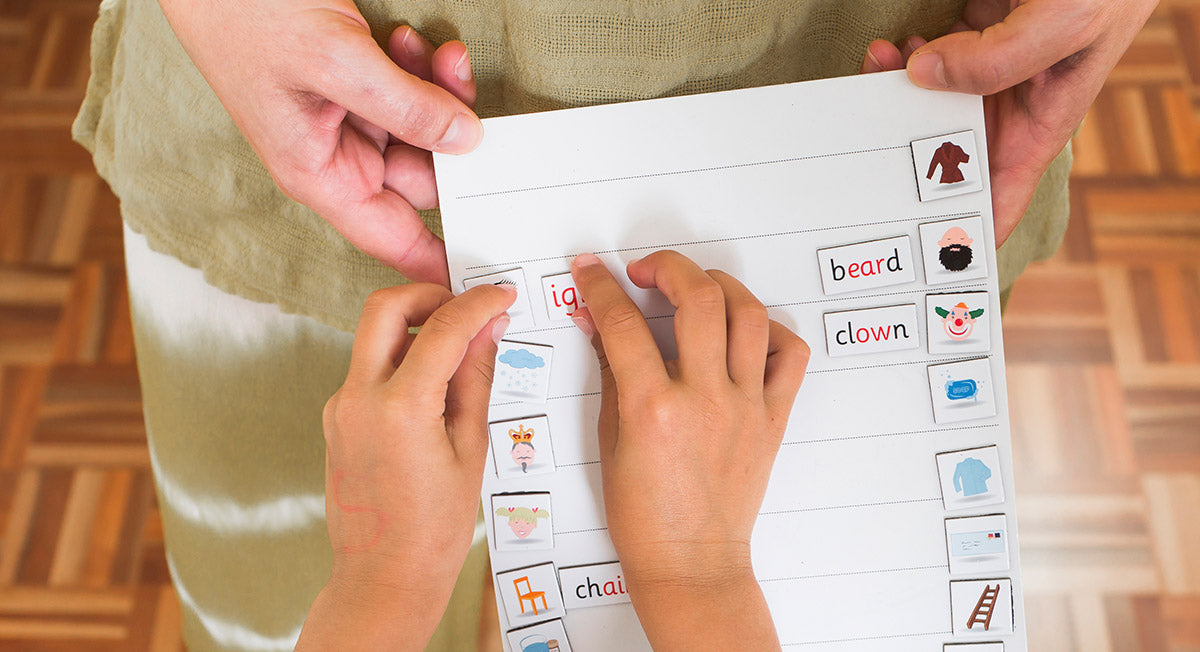 Learning to tell stories with pictograms: a visual tool for language d