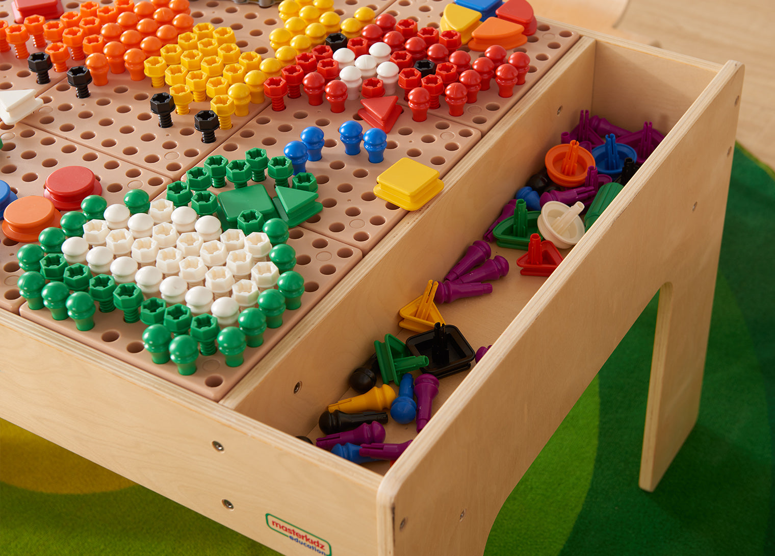 Mesa de atividades com painel de Bricks - Sílaba