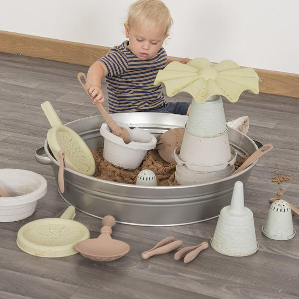 Eco-friendly kit for water and sand.