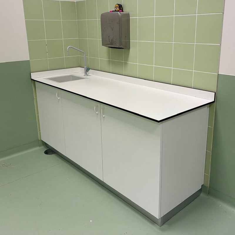 Bancada em melamina com pio, escorredor em inox, torneira e armário inferior 150x60x90cm - Sílaba