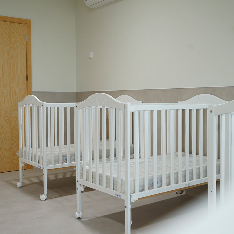 Berço em madeira branco