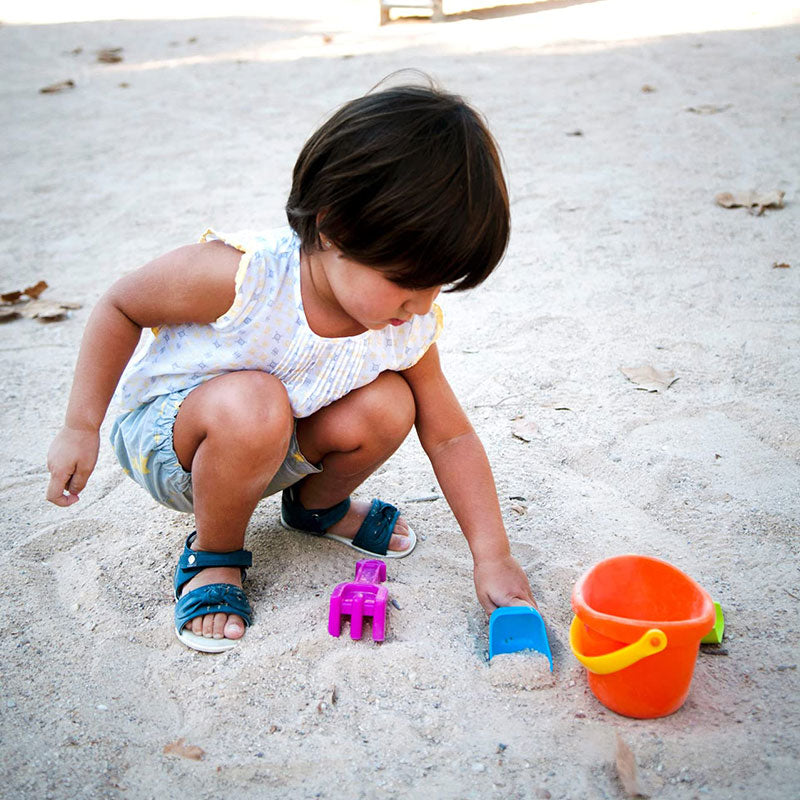 conjunto de bebé para brincar na praia