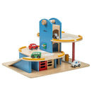 Garagem em madeira com três pisos e elevador