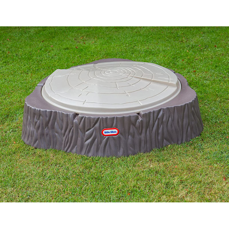 Mesa de agua y arena imitando madera.