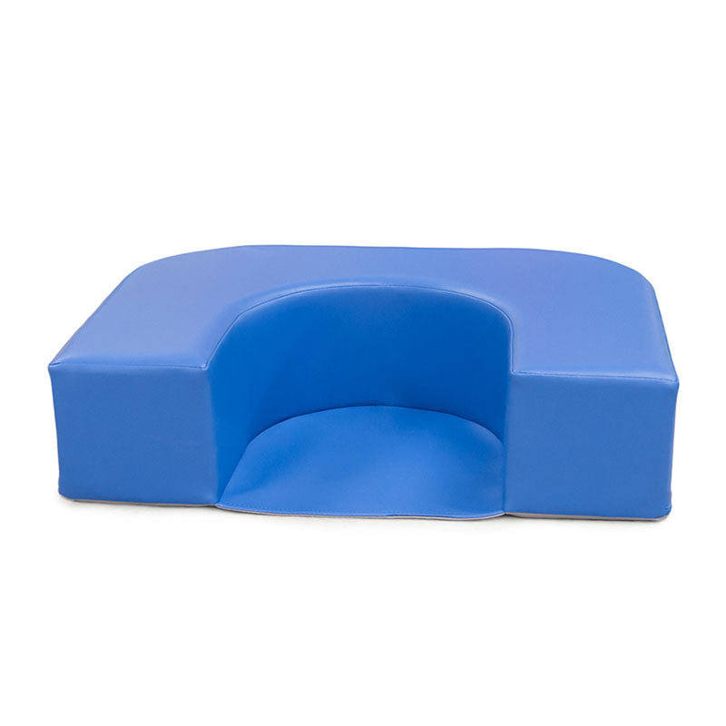 Assento ferradura com fundo branco.