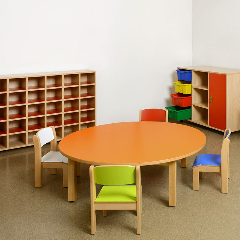cadeira escolar colorida de madeira