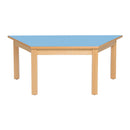 Mesa trapezoidal com estrutura de madeira e perna em madeira