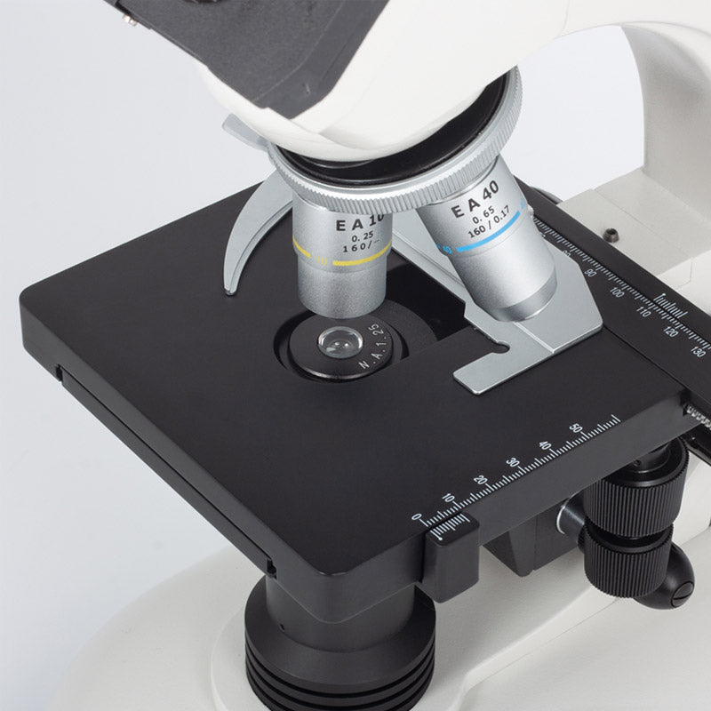 Microscópio Binocular