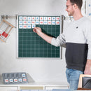 adulto com números magnéticos