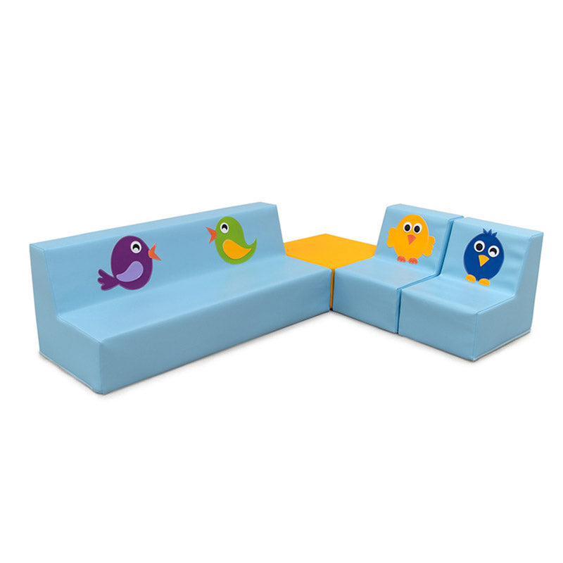 Conjunto de sofás con diseño de pájaros.