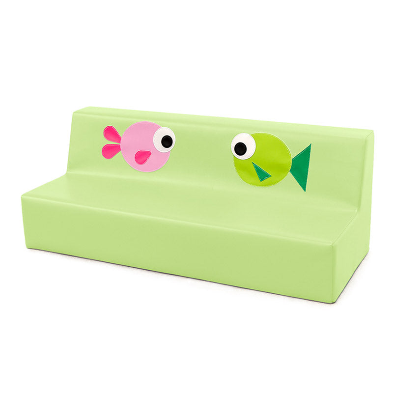 Sofá triple con diseño de peces.